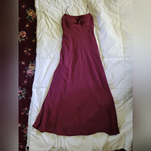 Maroon prom/bridesmaid/evening gown - Picture 8 of 8
